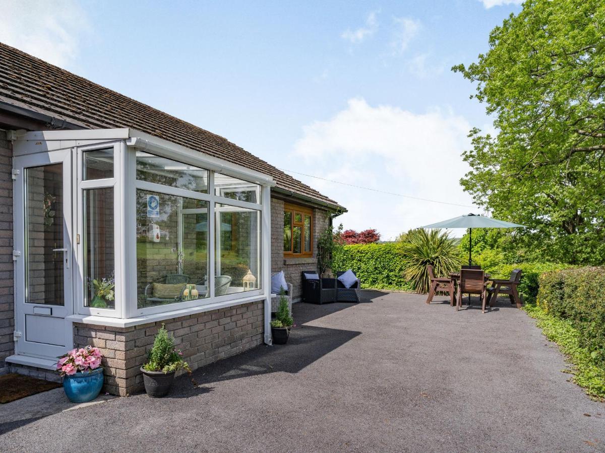 Yr Hen Ffald Llanedy Exterior photo